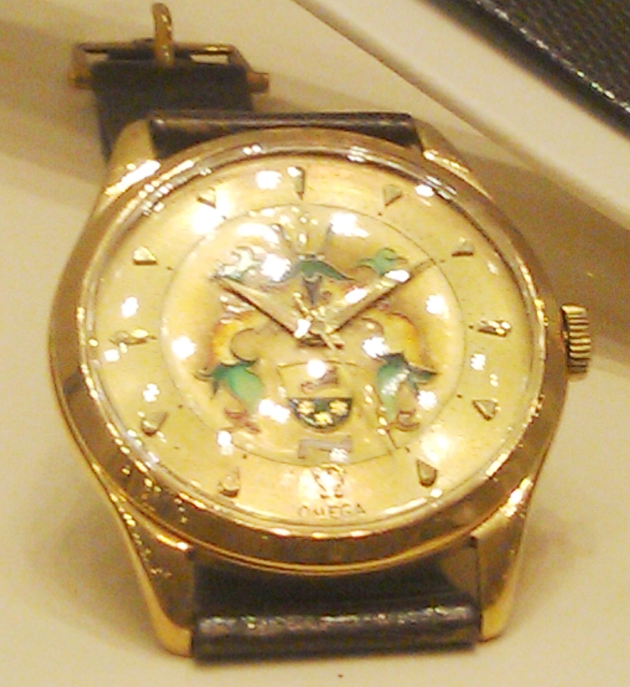 B33 case 10 Cloissone dial and Sclupture dial watch no 1.jpg