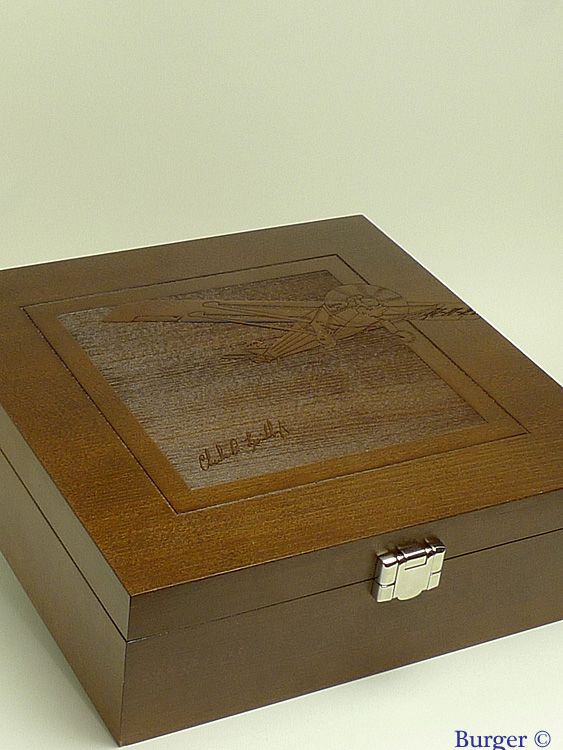 outter lindbergh_maxi-size_75th_anniversary_limited_edition_(0r3N).jpg